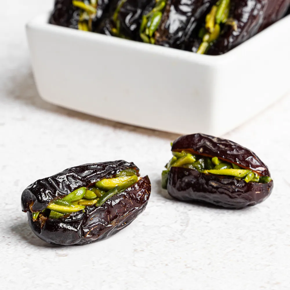 Kalmi Dates with Pistachio