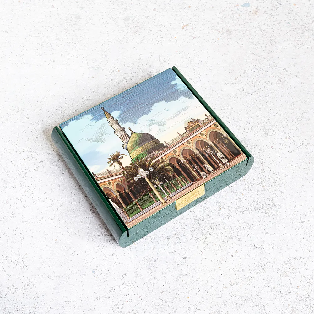 Sacred Land Dates Box (Madinah) 18 Pcs