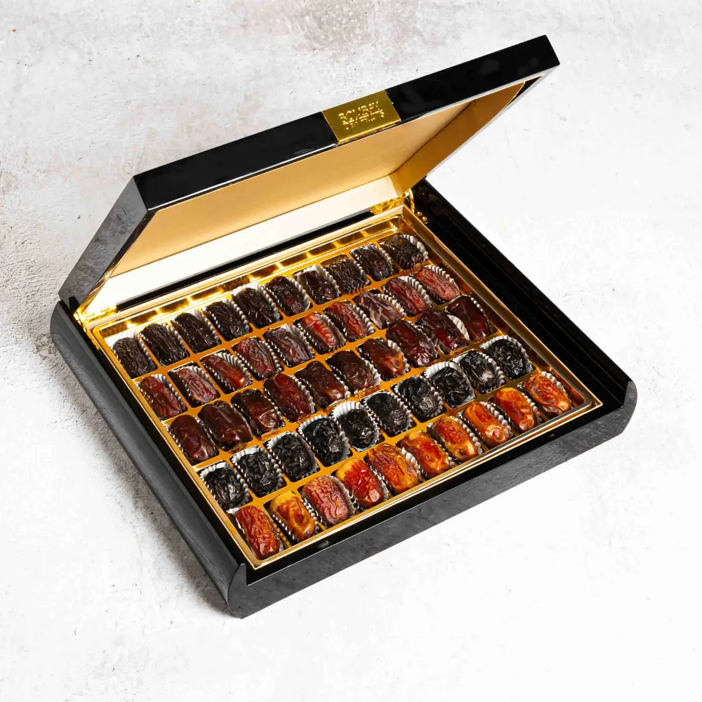 Sacred Land Dates Box (Makkah) (Plain) - 50Pcs