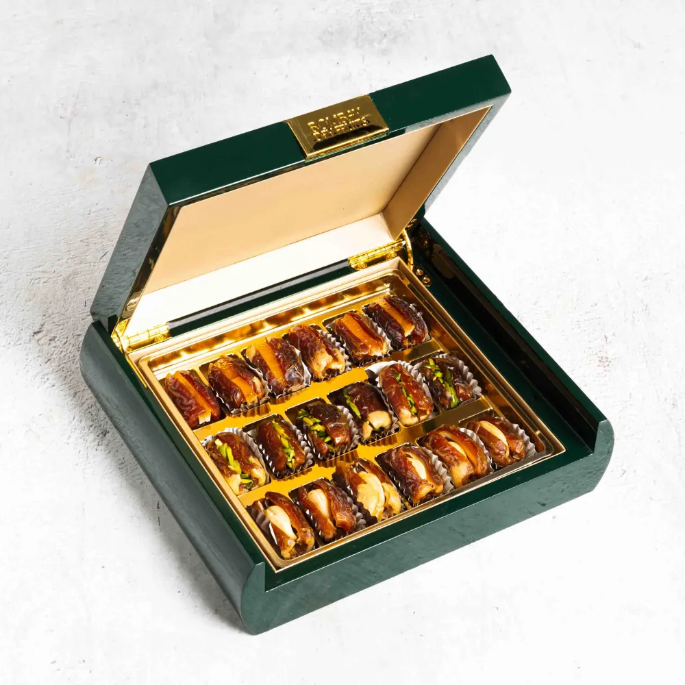Sacred Land Dates Box (Madinah) (Filled) - 18Pcs