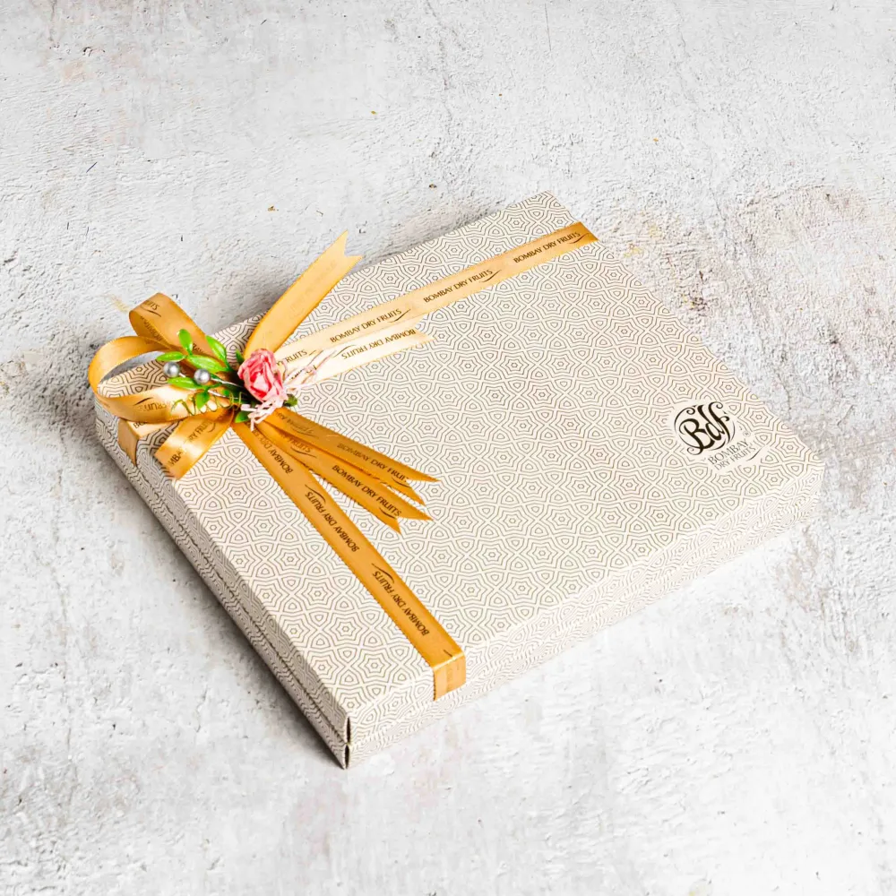 Classic Essential Dates Box (Filled) - 20Pcs - Cream